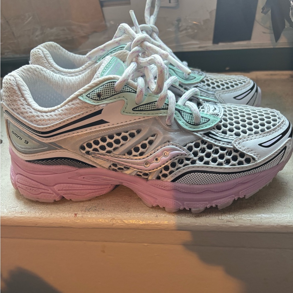 Saucony Women's White and Pink Sneakers